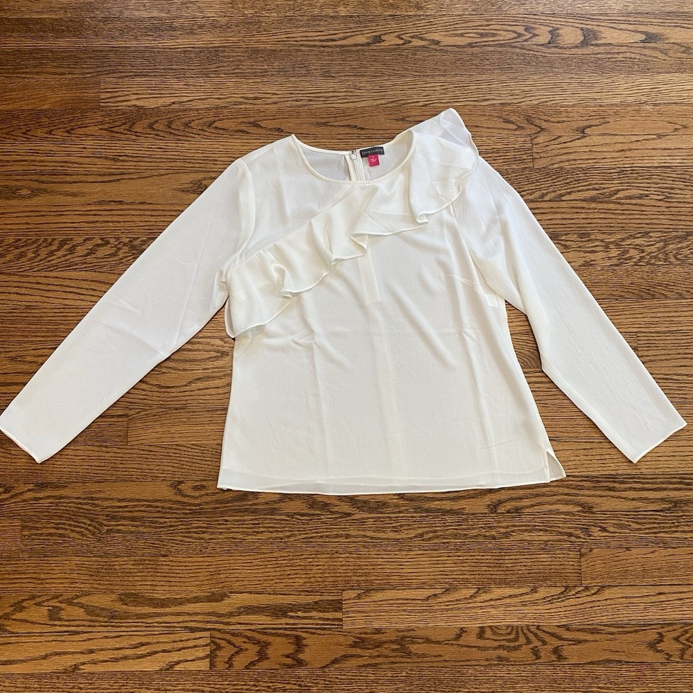 Vince Camuto Women's Blouse Size Small Cross Body Ruffled Ivory